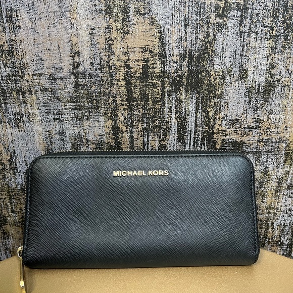 Michael Kors Handbags - Michael Kors Wallet